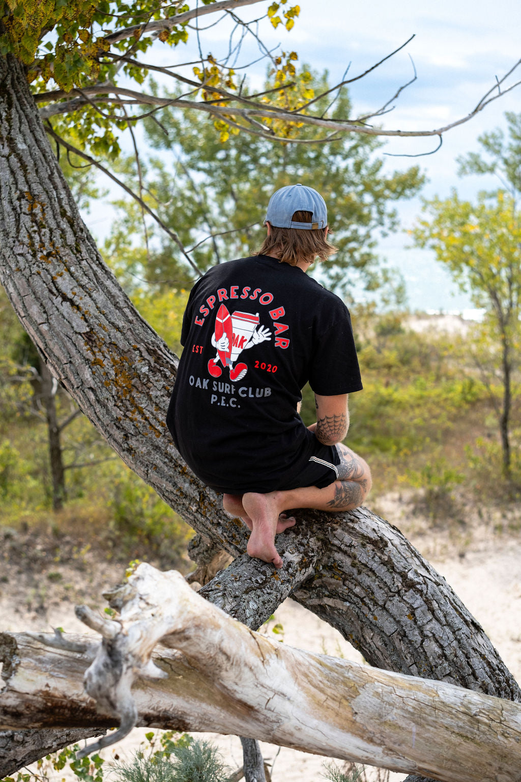 OAK SURF CLUB COFFEE CUP GUY TEE - BLACK TSHIRT OAK SURF CLUB   