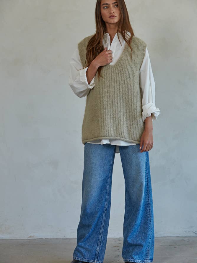 KNIT RIBBED PLUNG V-NECK SWEATER VEST -