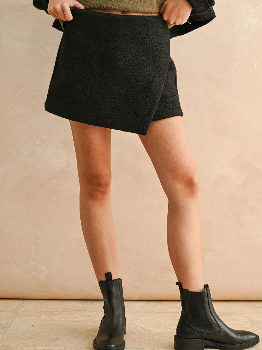 TEXTURED SKORT - BLACK SKIRTS OAK CLOTHING CO.