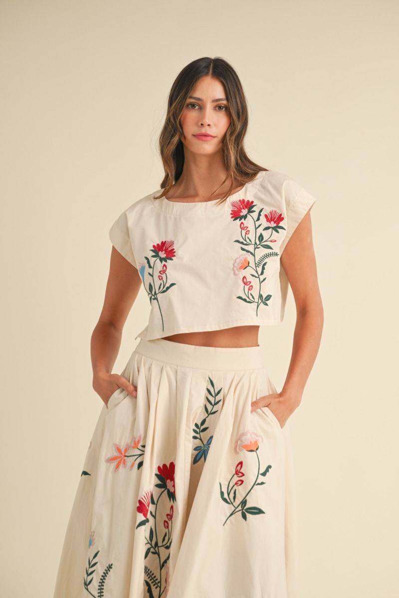 EMBROIDERED FLORAL CROP TOP - CREAM TOP -   