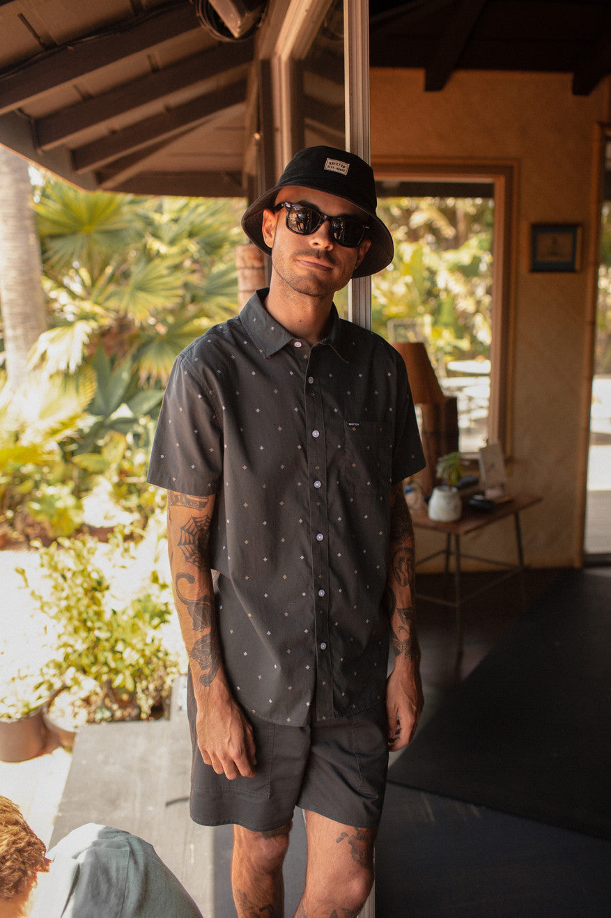 BRIXTON CHARTER PRINT S/S WOVEN SHIRT - WASHED BLACK PYRAMID SHIRT bro   